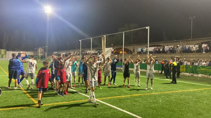 El CD Rincón celebra con su afición la clasificación a la siguiente ronda de Copa del Rey (Foto: