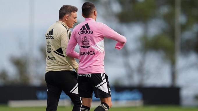 Carlos Carvalhal, con Iago Aspas en un entrenamiento (Foto: RC Celta).