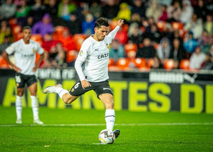Guillamón ante el Betis (Foto: Valencia CF)