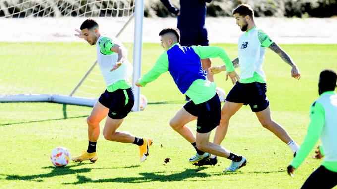 Partidillo de la plantilla en el entrenamiento de Lezama preparando la cita de Alzira (Foto: Athletic Club).