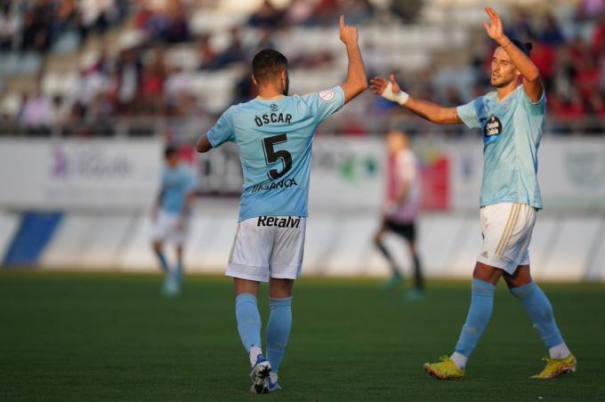 Óscar y Paciencia celebran un gol al Algar (Foto: RC Celta).