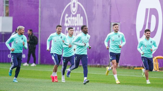 Narváez, Plano, Olaza, Malsa, Javi Sánchez y Monchu, en el entrenamiento (Foto: Real Valladolid).
