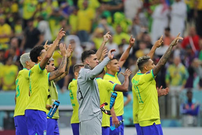Los jugadores de Brasil celebran la victoria ante Serbia (Foto: Cordon Press).