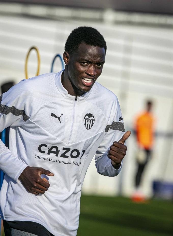 Diakhaby, en el entrenamiento del Valencia CF (Foto: Valencia CF).