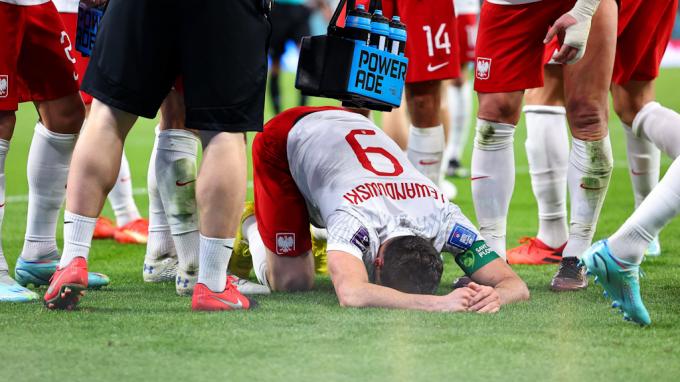 Lewandowski rompe a llorar al anotar su primer tanto en un Mundial.