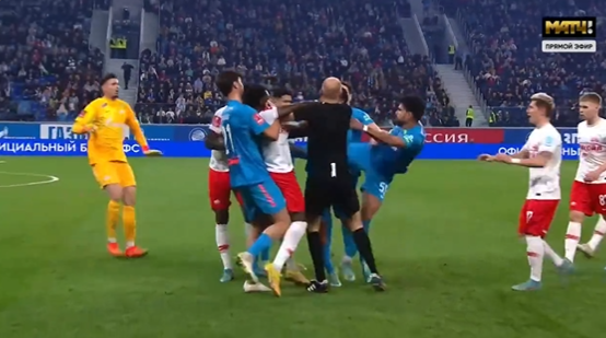 Batalla campal entre los jugadores del Zenit y el Spartak de Moscú.