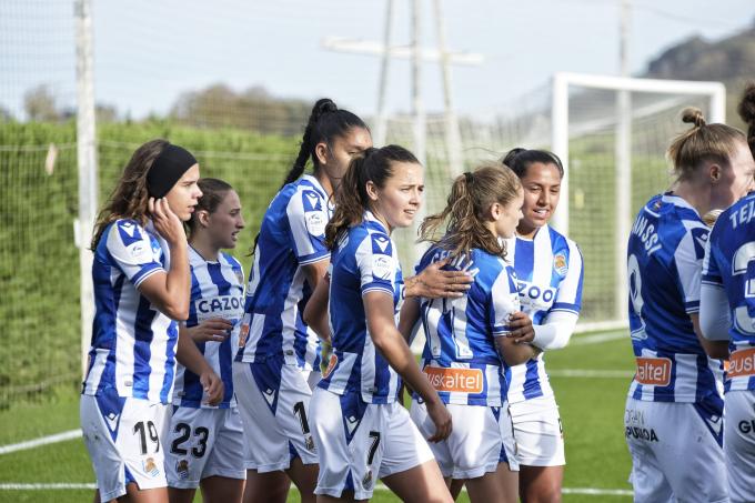 Las jugadoras de la Real celebran el gol de Amaiur Sarriegi (Foto: Giovanni Batista).