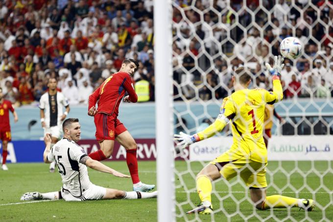 Morata define al primer toque para hacer el 1-0 de España ante Alemania (Foto: Cordon Press).