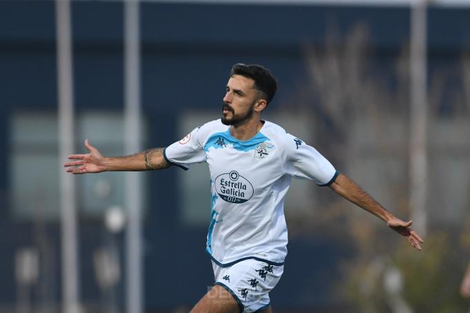 Alberto Quiles celebra uno de sus goles en el Fuenlabrada - Dépor (Foto: RCD)