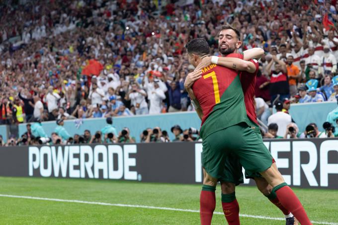 Cristiano Ronaldo celebra con Bruno Fernandes el gol del 1-0 en el Portugal-Uruguay (Foto: Cordon press)