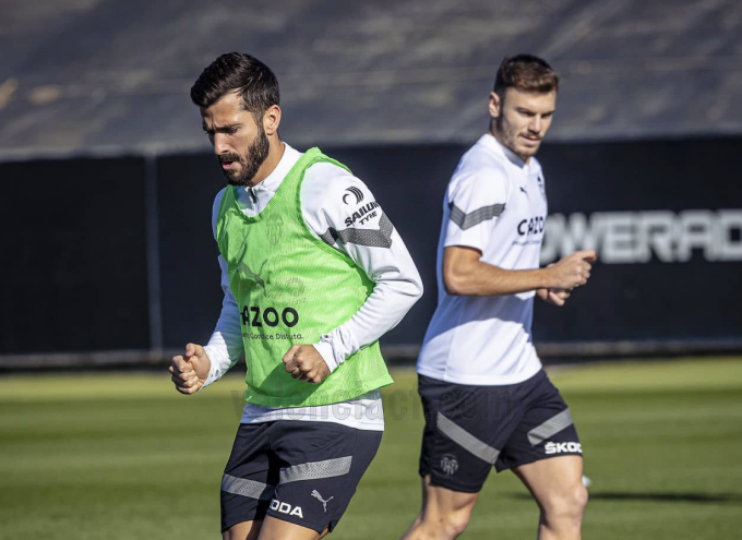 Gayà, de vuelta. (Foto: Valencia CF).