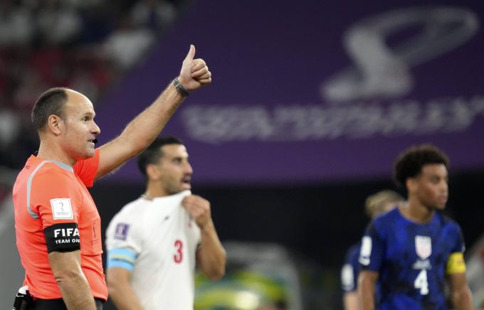 Mateu Lahoz dirige el Irán-EEUU. (Foto: Cordon Press)