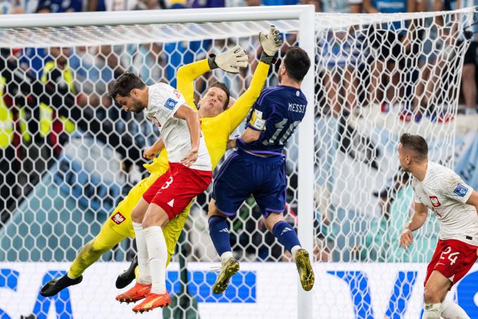 El penalti pitado por falta de Szczęsny a Leo Messi. (Foto: Cordon Press)