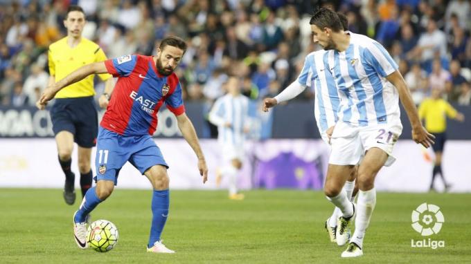 Morales durante el partido entre el Málaga y el Levante de la temporada 2015-2016. (Foto: LaLiga)