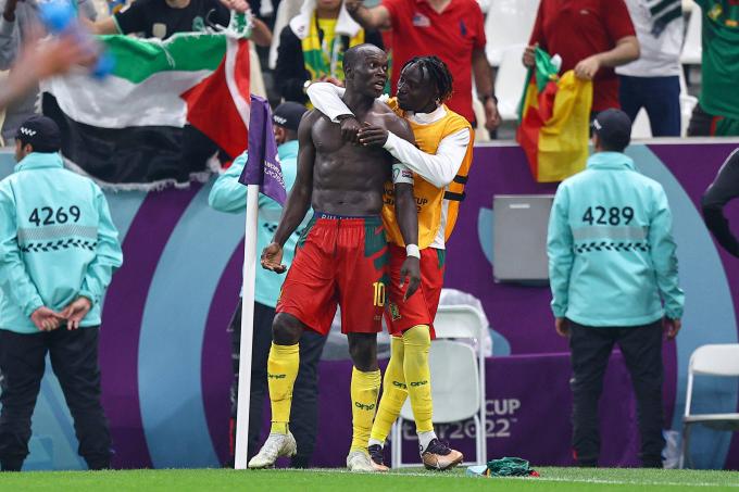 Aboubakar celebra su gol en el Camerún-Brasil (FOTO: Cordón Press).