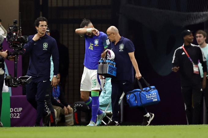 Alex Telles se retira lesionado del Camerún-Brasil (Foto: Cordon Press).