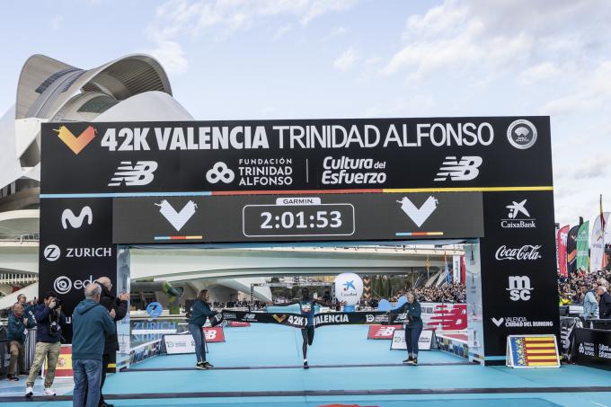 Kiptum gana el Maratón Valencia