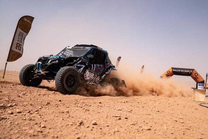 Un coche en el Rally Dakar.