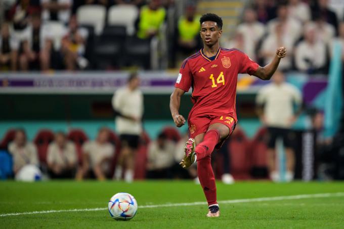 Alejando Balde, durante un partido de España en el Mundial de Qatar (Foto: Cordon Press).