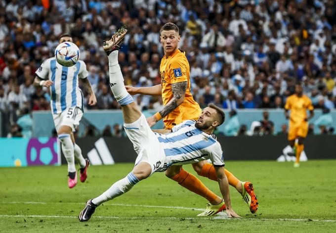 Germán Pezzella en una acción de partido (foto: Cordón Press).