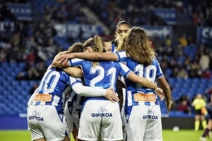 Las jugadoras de la Real celebran el gol de Jensen contra el Levante (Foto: Giovanni Batista).