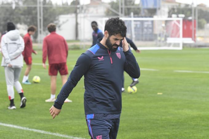 Isco se retira del entrenamiento del Sevilla (Foto: Kiko Hurtado).