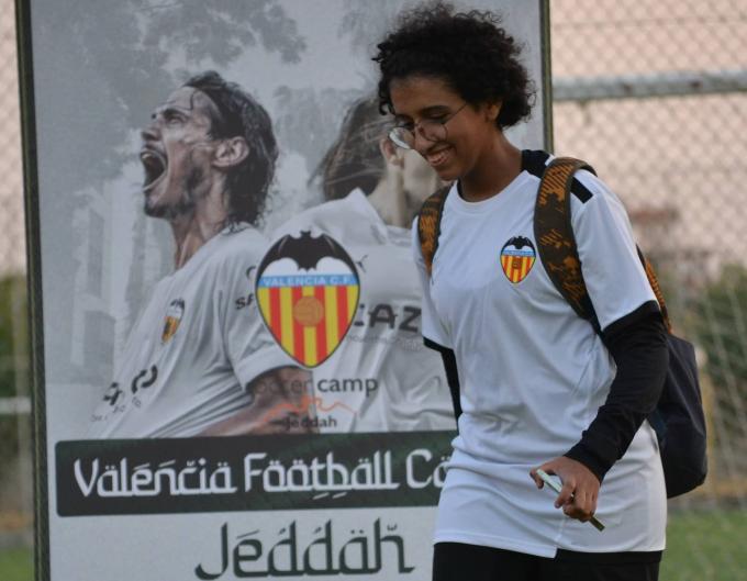Cerca de 40 jugadoras participan en Campus del Valencia en Arabia Saudí