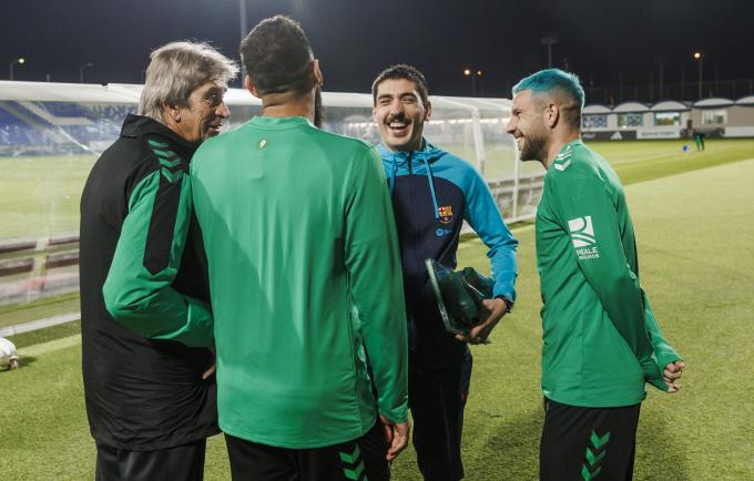 Pellegrini, Aitor Ruibal, Bellerín y Borja Iglesias, en Riad (Foto: RFEF).