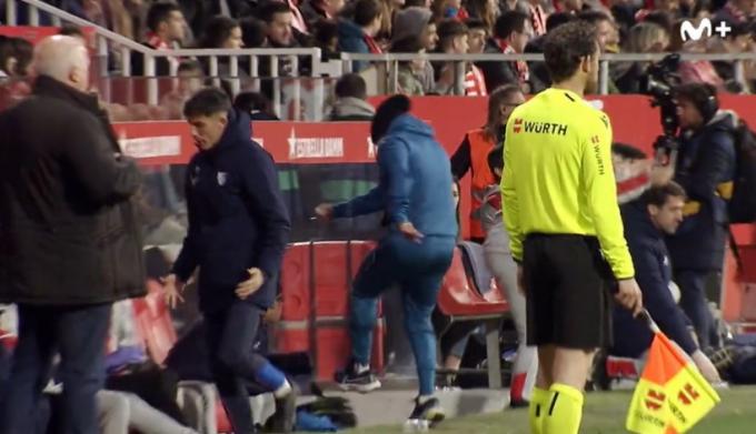 Sampaoli, lamentándose en Montilivi.