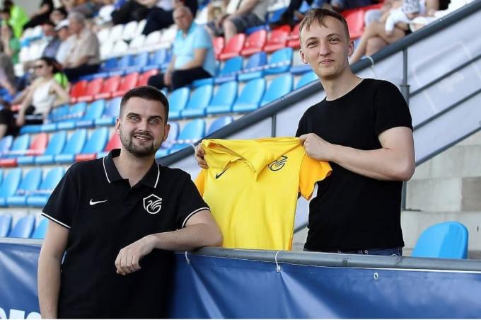 La historia de Álex Grudnev, un aficionado ruso que sigue al Deportivo desde el exilio