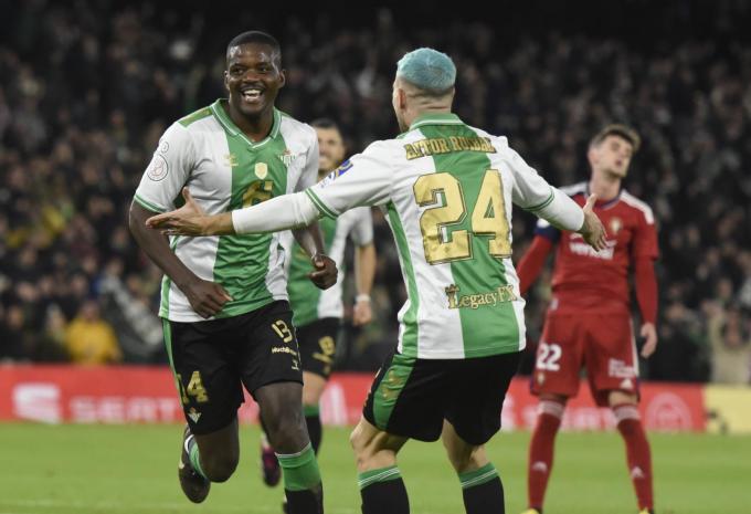 William Carvalho y Aitor celebran el tanto del portugués (Foto: Kiko Hurtado).