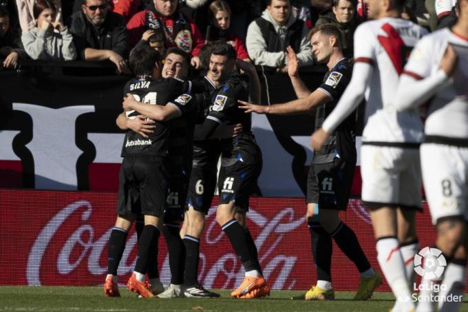 Barrenetxea celebra su gol en el Rayo Vallecano-Real Sociedad (Foto: LaLiga).