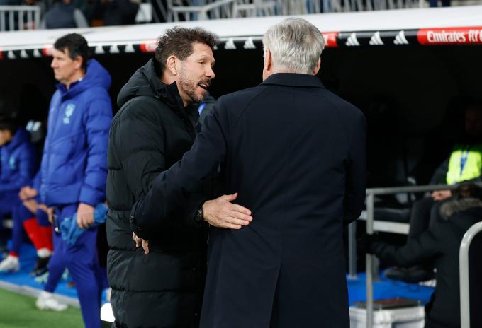 Simeone saluda a Ancelotti (Foto: Cordon Press).