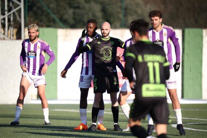 Adri Gómez, Cédric y Alberto Quintana, en Guijuelo (Foto: CD Guijuelo).