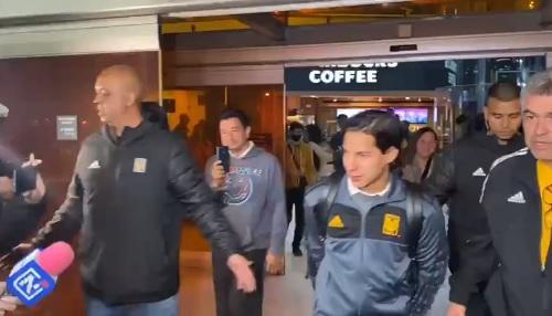 Diego Lainez a su llegada a México.