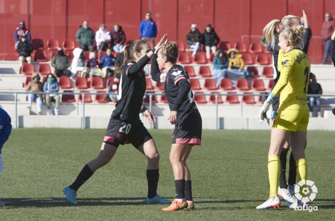 Las jugadoras del Sevilla Femenino tras el partido.
