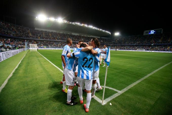 Los jugadores del Málaga celebran un gol al Racing en la 11/12.
