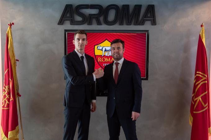 Diego Llorente ya posa como jugador de la Roma (Foto: ASR).
