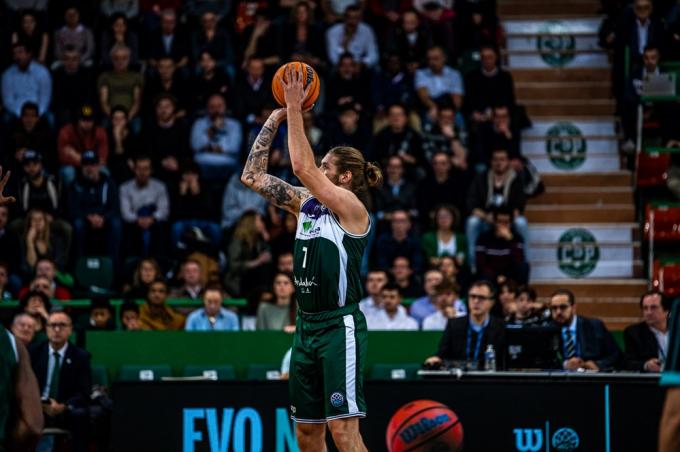 Osetkwoski, en el Limoges-Unicaja de BCL (Foto: FIBA).
