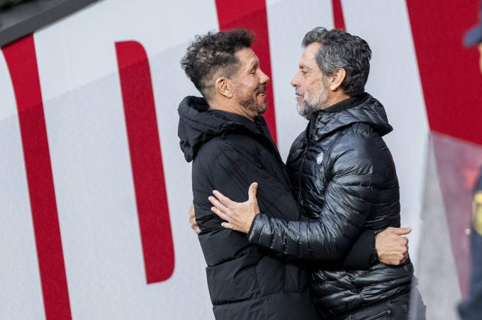 Simeone saluda a Quique Sánchez Flores (Foto: Cordon Press).