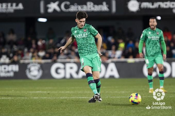 Pase de Pepelu en el Cartagena-Levante (Foto: LaLiga).