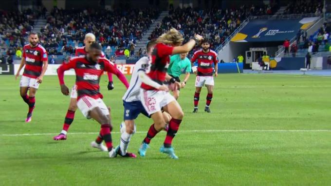 El segundo penalti a favor del Al Hilal sobre Vietto