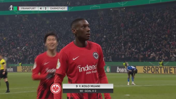 Kolo Muani celebra su gol en el 4-2 de la Copa de Alemania
