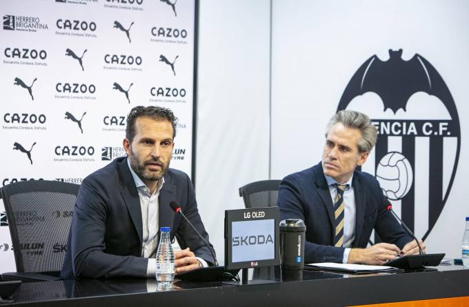 Baraja nuevo entrenador del Valencia CF junto a Corona