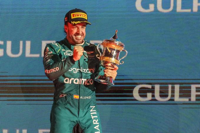 Fernando Alonso en el Podium de Bahréin (Foto: Cordon Press).