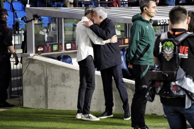Imanol Alguacil y José Mourinho, en el Real Sociedad - Roma (Foto: Giovanni Batista).