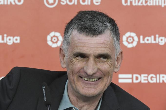 Mendilibar, en su presentación con el Sevilla (Foto: Kiko Hurtado).