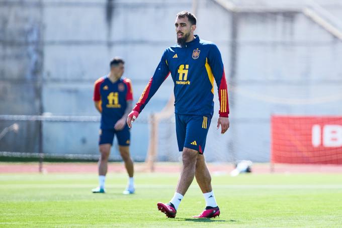 Borja Iglesias en un entrenamiento de la selección española (foto: selección española).