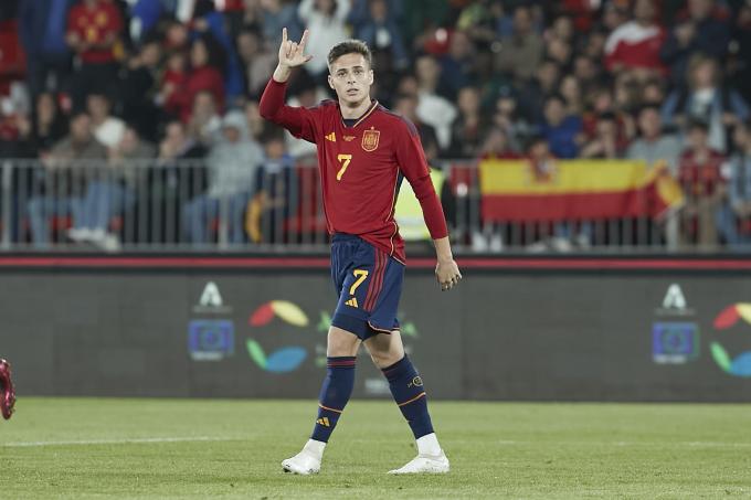 Rodrigo Riquelme celebra un gol con España sub 21 (Foto: RFEF).