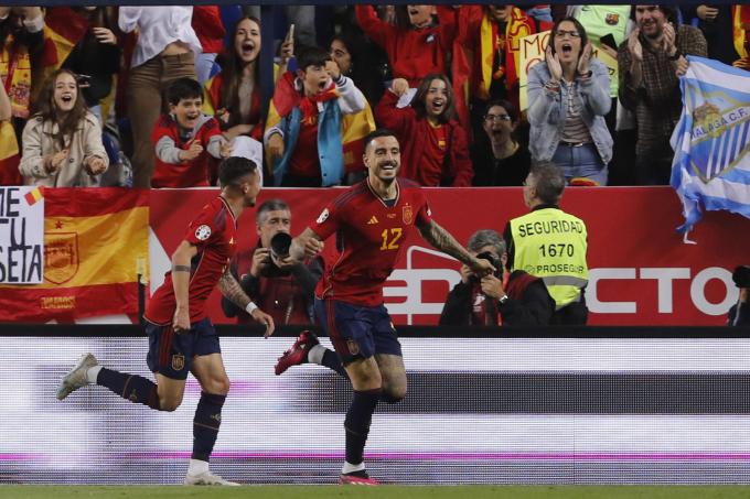 Joselu celebra uno de sus goles en el España-Noruega (FOTO: Cordón Press).